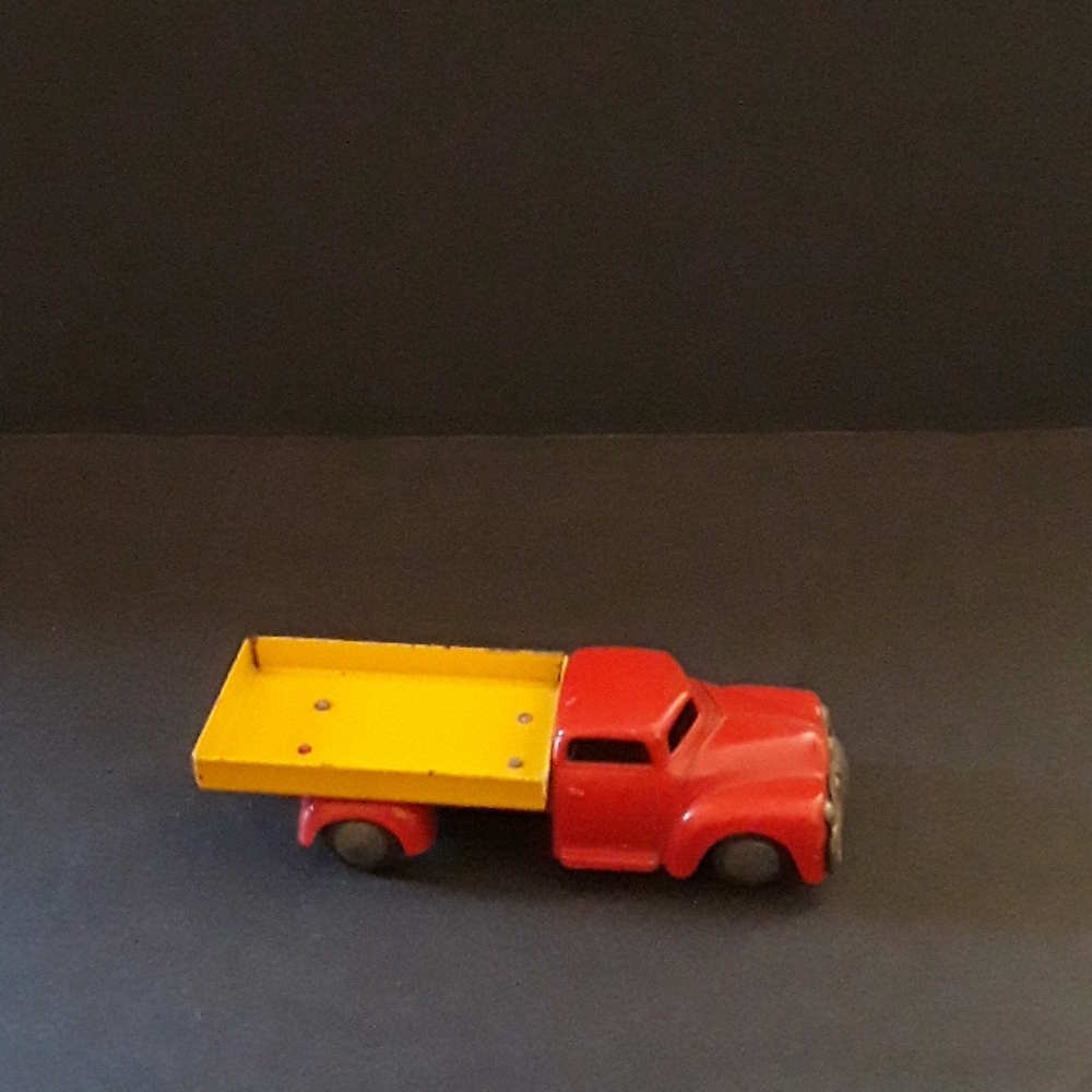 c EARLY 1950s TEKNO DENMARK DODGE FLATBED PRESSED METAL TOY CAR